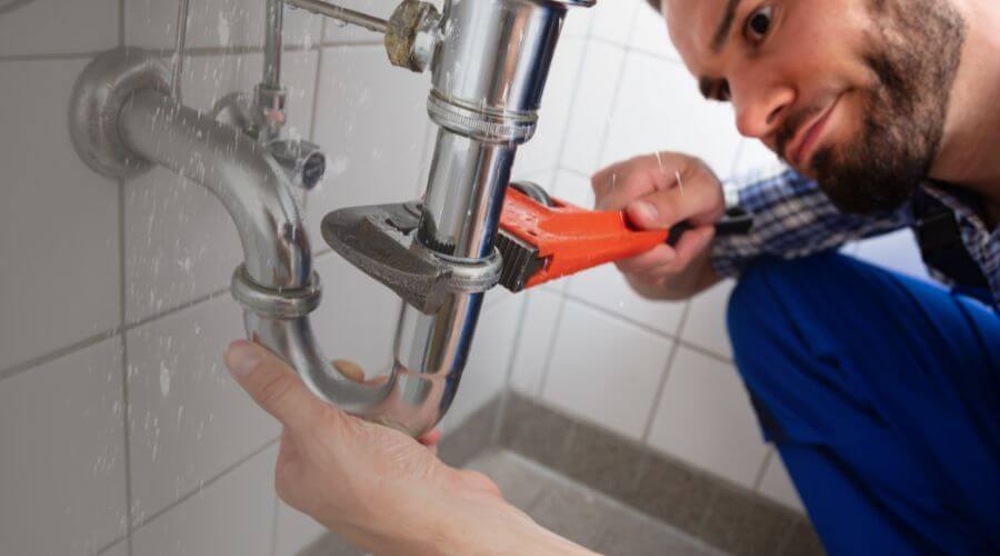 Expert burst pipe repair services in Jesup, IA